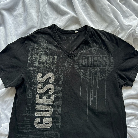 GUESS Y2K T-Shirt - Picture 3 of 7